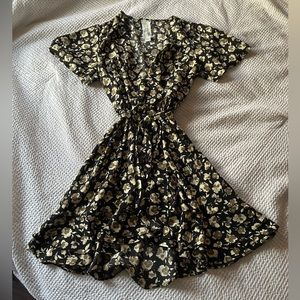 Sadie & Sage Black Floral Wrap Dress!!